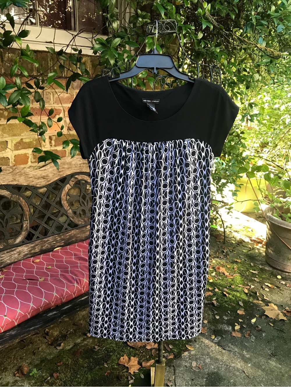 New York & Co- BLACK/WHITE SHIFT DRESS- Size Small- EUC